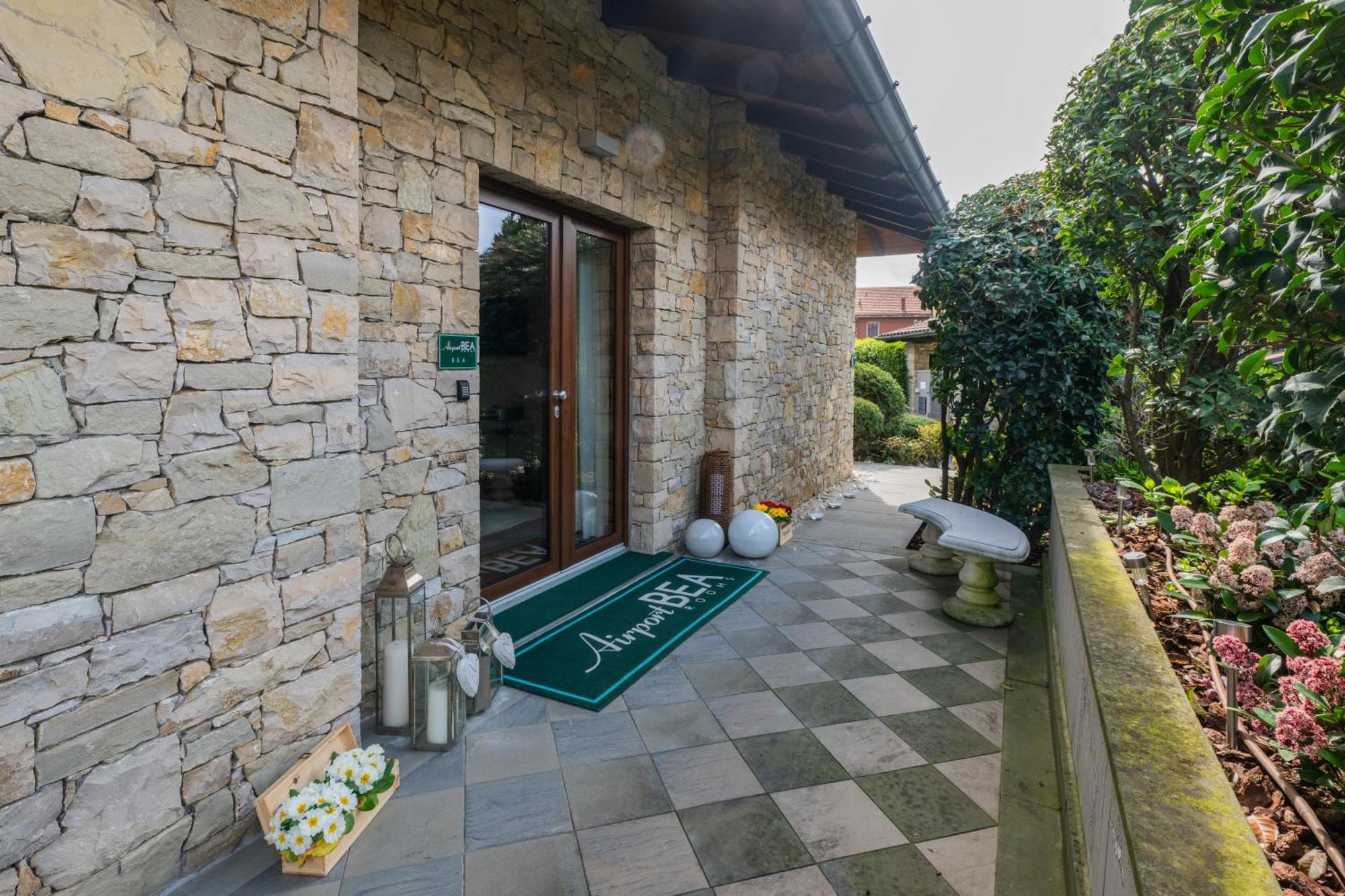 Airport Bea Rooms Azzano San Paolo ภายนอก รูปภาพ